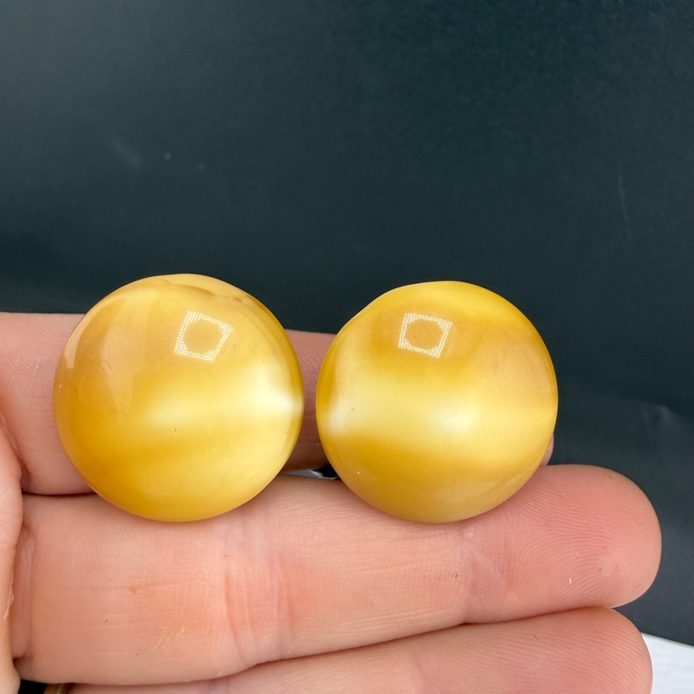 Vintage Estate Clip On Earrings Gold Tone Yellow Glass Swirl Round 1"